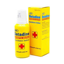 Apply betadine antiseptic solution undiluted to wounds, burns, cuts, bruises or areas of infection. Jual Betadine Solution Antiseptik Untuk Luka 30 Ml Murah Mei 2021 Blibli