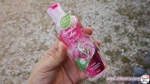 Pencuci muka ini dihasilkan daripada bahan semulajadi seperti daun neem dan daun kunyit, amat sesuai untuk wanita yang mempunyai masalah wajah dan berjerawat. Pembersih Kewanitaan Daun Sirih Sumber Ayu Jaga Kawasan Intim Wanita Ayue Idris