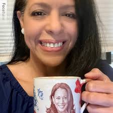 The Buffer app seems to work ok for crossposting