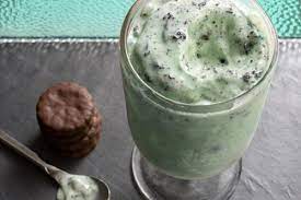 Grasshopper Milk Shake Mint Chocolate Chip Milkshake 1 From Chow Please Visit Mint Chocolate Chip Milkshake Mint Chocolate Chips Mint Milkshake