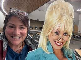 Shirley Clute's Instagram, Twitter & Facebook