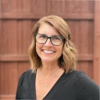 Karen Primavera's Instagram, Twitter & Facebook