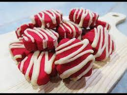 Remove the cheese ball from the refrigerator and unwrap. Biskut Red Velvet Youtube