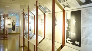 Juli 1932 zwei millionen stimmen verloren, während die kommunisten 600 000 stimmen hinzugewannen und die magische zahl von 100. Im Namen Des Deutschen Volkes Justiz Und Nationalsozialismus Berlin De