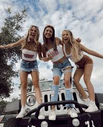 I hope you liked it! 50 Outfits To Update Your Summer Wardrobe Outfits Outfitoftheday Outfitideas 8230 Friend Photoshoot Friend Photos Best Friends Aesthetic