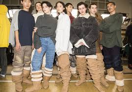 Tendance Mode Toutes Les Tendances Mode Du Moment Sur Vogue Fr Page 2 Vogue Mode Mode Tendance Bottines Ugg