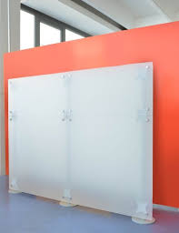 Stellwand Studio Weiss Milchglas 1 5 M Hohe Stellwand Raumteiler Ladeneinrichtung