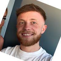 Derek Hewitson's Instagram, Twitter & Facebook