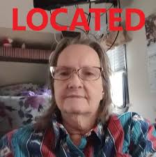 This might not be allowed but if not please delete. This is my birth mom I  haven't seen or heard from her in over 3 years. She goes by patti Robertson  or
