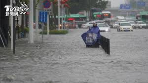 桃園午後強降雨 龜山林口長庚醫院附近多處淹水影 2021/7/30 15:42 （7/30 16:03 更新） 請同意我們的隱私權規範，才能啟用聽新聞的功能。 é©šæ‚šç•«é¢æ›å…‰ å¤§é™¸æ²³å—å¼·é™é›¨é‡€ç½é„­å·žåœ°éµæ°´æ·¹éŽè…° æ­»äº¡ æ°'çœ¾ å®‰å…¨ äº¤é€š æ°´åº« æ·¹æ°´ å½±éŸ¿ Tvbsæ–°èžç¶²
