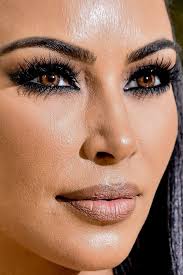 I'm so pumped to be recreating this kim kardashian west met gala look and i hope you enjoy this video just as much as i enjoyed creating this makeup look. Kim Kardashian Met Gala Makeup Cabelo E Maquiagem Maquiagem De Celebridades Ideias Para Maquilhagem