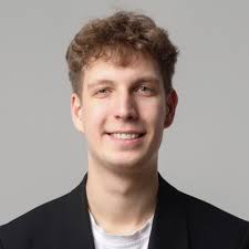 I'm excited to announce that the LinkedIn Sales Community is now Club  Navigator!