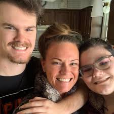 What to wear to graduation: casual or dressy?