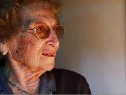 Culto infernal': Aos 3 anos, mulher foi obrigada a se casar com homem de 67  anos e fazer parte de seita