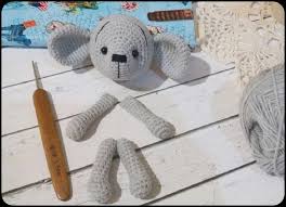 Maybe you would like to learn more about one of these? Samyelinin Orguleri Mouse In Overalls Free Pattern