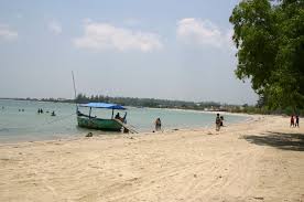 To enter the island, you have to pay again rp 5000 per person. Obyek Wisata Pantai Bandengan Mapio Net