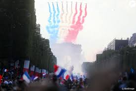 Le moment de se justifier est arrivé. Descente Des Joueurs De L Equipe De France De Football Sur L Avenue Des Champs Elysees Au Lendemain De Leur Victoire De La Coupe Du Monde 2018 En Russie Le 16 Purepeople