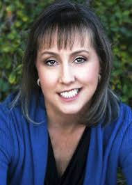 Cloche and Dagger (Hat Shop Mystery #1) by Jenn McKinlay, Paperback