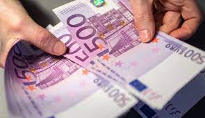In umlauf befindliche banknoten bleiben aber gesetzliches die alten, bereits in umlauf befindlichen scheine behalten aber dauerhaft ihre gültigkeit. Kampf Gegen Kriminalitat Bundesbank Stoppt Ausgabe Der 500 Euro Scheine Wirtschaft Tagesspiegel