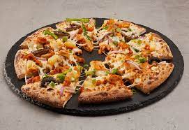 Door de toevoeging van heerlijke groenten wordt de smaak van deze pizza geoptimaliseerd. Chicken Supreme Domino S Pizza