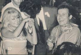 Όταν είμαι κοντά του, αισθάνομαι μια ασφάλεια, μια σιγουριά, παίρνω σαν μπόι ένα πράγμα, ανθρωπεύω γίνομαι καλύτερη λέει απευθυνόμενη στον πρώην σύζυγό της και. Makhs Delaportas O Dhmhtrhs Papamixahl Eixe Ekrh3eis