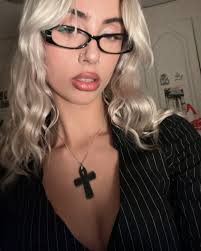 Laurel Smith (@laurelsm1th) • Instagram photos and videos