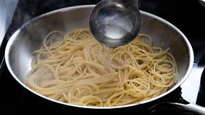 Alcuni li amano, altri li odiano ma pochi sanno che sono sufficienti piccoli accorgimenti per rendere questi ortaggi invernali un alleato in cucina!basterà una semplice ricetta, come questa pasta con broccoli, per apprezzare a pieno la loro bontà. Aglio E Olio The One Pasta Sauce You Absolutely Must Know