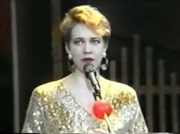 В интервью татьяне лазаревой свой прогноз дала екатерина шульман, политолог и публицист, кандидат политических наук, мама троих детей. Tatyana Lazareva Pesnya Zheny Deputata Kvn 1991 Ngu Youtube