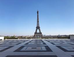 In its location on the western side of europe and in a plain relatively close to the sea, paris benefits from the balmy influences of the gulf stream and has a fairly temperate climate. Corona Und Frankreich Paris Leer Schon Gespenstisch