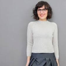 Der koora sweater von rosa.p ist oversize geschnitten und wird in einem stück von oben nach unten gearbeitet. Koora Sweater