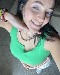 Janie Dyer's Instagram, Twitter & Facebook