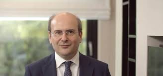 Για το επικείμενο συνέδριο της νδ, ο πρόεδρος της οργανωτικής επιτροπής συνεδρίου υπογραμμίζει ότι το κόμμα του θα καταλήξει στους βασικούς άξονες του κυβερνητικού σχεδίου. Poios Einai O Kwsths Xatzhdakhs O Neos Ypoyrgos Periballontos