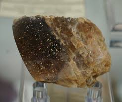 We individually prepared all rainbow lattice sunstone, eclipsite(tm), lunlite and sunstone, separating the higher grade pieces for individual lapidary finishing into specimens and cabochons. Sunstone The Feldspar Gemstone Sunstone Information And Pictures