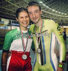 Elia viviani, ciclista del team cofidis, medaglia d'oro alle olimpiadi di rio 2016 su pista e vincitore di svariati titoli europei e mondiali nella stessa specialità, racconta qualcosa di sé e soprattutto svela qual è l'atleta che gli sarebbe piaciuto sfidare…. Facebook