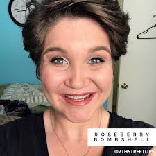 Neutrals for everyday chic looks with a pop of color