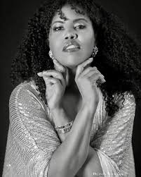 2020 Makeup Throwback to when colors were bold and wings were large and in  charge. I forgot how much I love purple eyeshadow! It gets easy to fall  into a makeup rut.