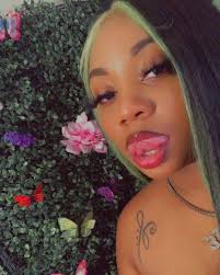 Bonnie Black (@bonnietheebrat) • Instagram photos and videos