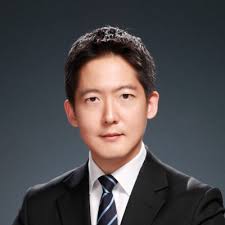 Honored to receive this award in my late 30s! I will continue to strive to  provide the best personalized medicine service for cancer patients.