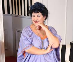 Negli anni 2000 si dedica anche al teatro. E Morta L Attrice Monica Scattini