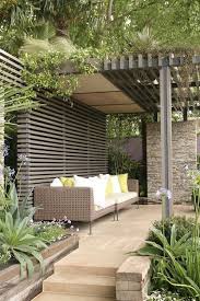 Moderne Pergola Halvt Daekket Og Halvt Transparent Men Passer Nok Ik Til Husets Pergola Garden Furniture Inspiration Patio