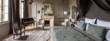 This morning updating the website with the new internship dates. La Divine Comedie Hotel Avignon Provence Smith Hotels