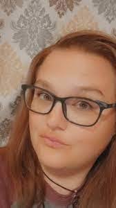 Amber Meacham's Instagram, Twitter & Facebook