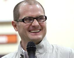 Love Wins' author Rob Bell hands off torch to new leadership during final  appearance at Mars Hill