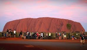 Formasi batu pasir di australia. Uluru Landmark Dan Objek Wisata Paling Terkenal Di Australia Indephedia Com