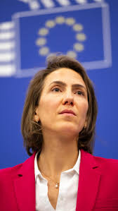 Maud Bregeon, pas d'impôts pour les français pour 2026.😵 La CSG est passée  de 9,2% à 10%. 🤑 Depuis quelques jours. Donc la CSG n'est pas un impôt.💸  Elle prend les français