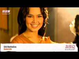 Kasih diberi orang dijeling orang terasa hiba tidak terkira sudilah tuan nyanyi bersama alunan lagu hai kasih tak sampai susunlah langkah layu di muka tanda di hati hai masih berdarah pantun berpantun tuan mak andam sayang. Artists Siti Nurhaliza Joget Berhibur Lyrics