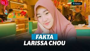 Deretan foto larissa chou sebelum berhijab, ternyata ia mualaf karena. 5 Fakta Larissa Chou Mualaf Yang Jadi Menantu Ustaz Arifin Ilham