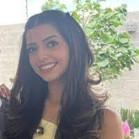 Elizabeth Bastida's Instagram, Twitter & Facebook