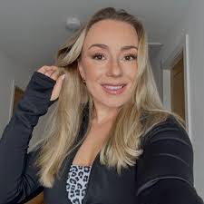 Karen Dunford's Instagram, Twitter & Facebook