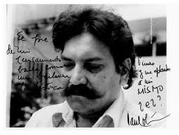 Tigre SALVADOR GARMENDIA, Venezuela Para David Alizo Un tigre salta del  papel y queda parado encima de mi mesa. Sus poderosos cuartos,  juiciosamente articulados, están protegidos exteriormente por verdaderas  capas de silencio;